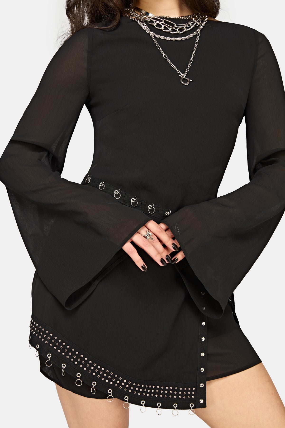Emara Öse Piercing Wickel Vorderseite Minikleid