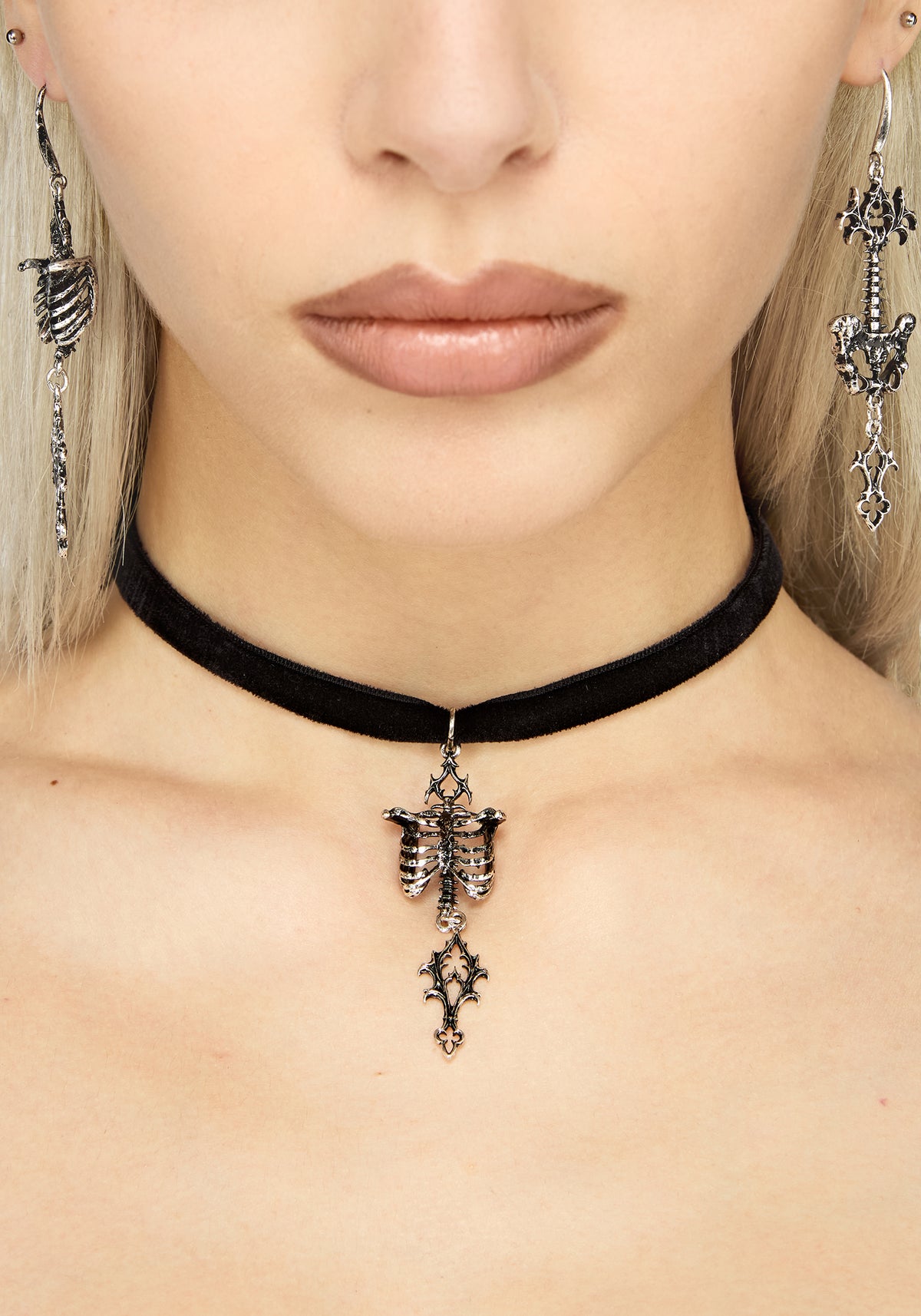 Quorin Skeleton Ribbon Choker
