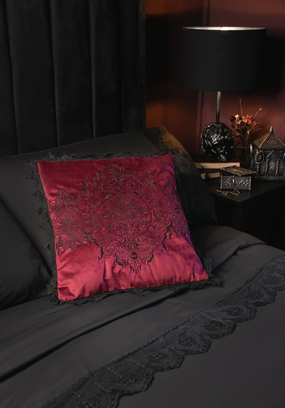 Sulphix Lace Detail Bedding - EU King