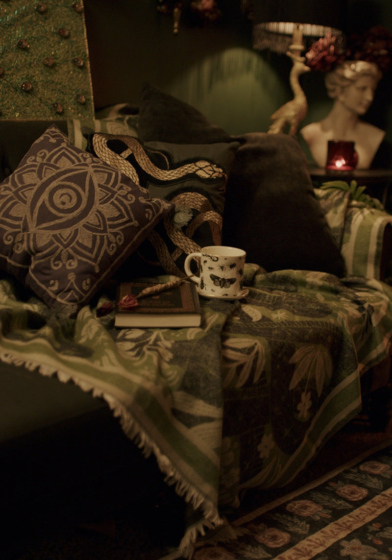 Deception Floral Snake Woven Blanket - Green