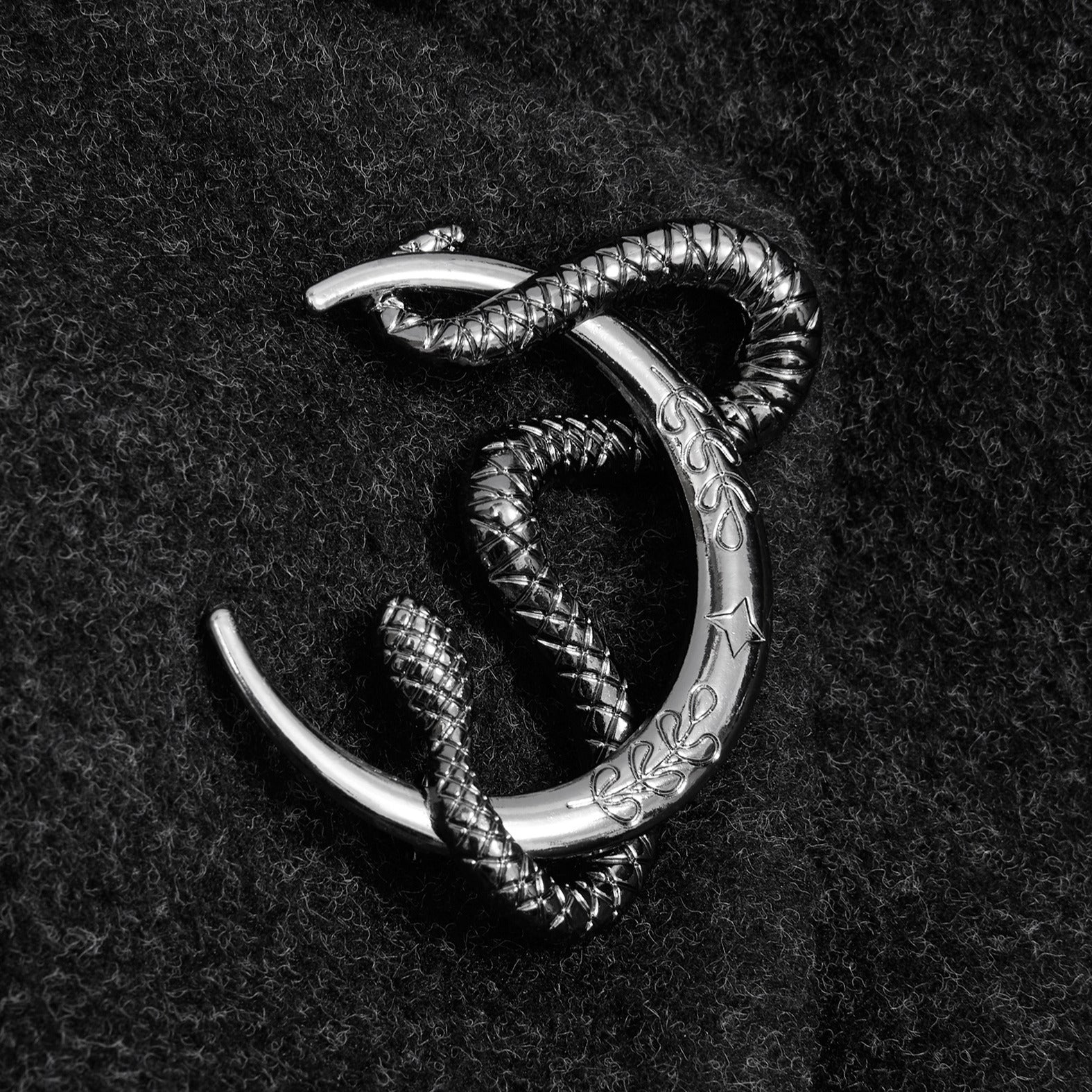 SERPENTINE FLOURISH